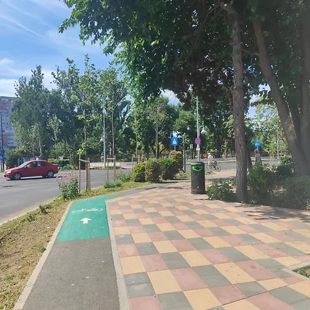 Center Boulevard 아파트